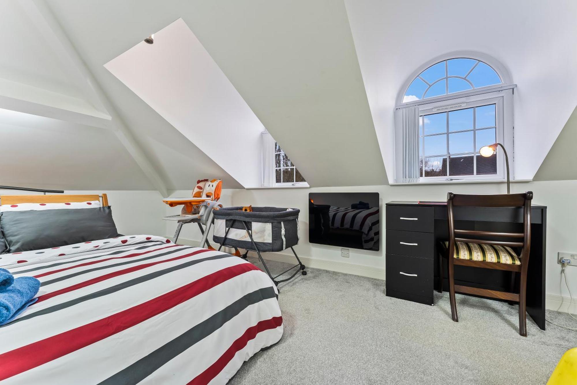 Exquisite 2-Bedroom Penthouse-Sleeps 7-Free Parking With Workstations & High-Speed Wifi Birmingham Exterior photo