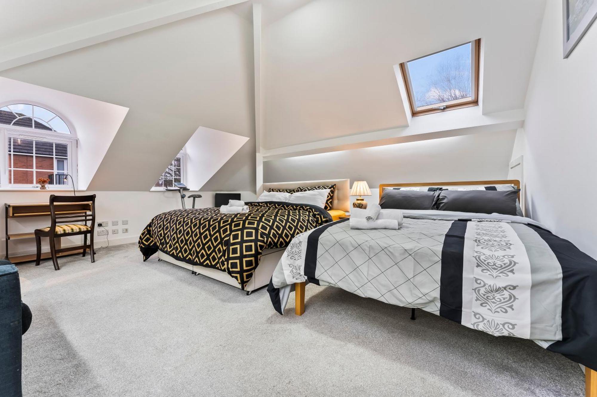 Exquisite 2-Bedroom Penthouse-Sleeps 7-Free Parking With Workstations & High-Speed Wifi Birmingham Exterior photo