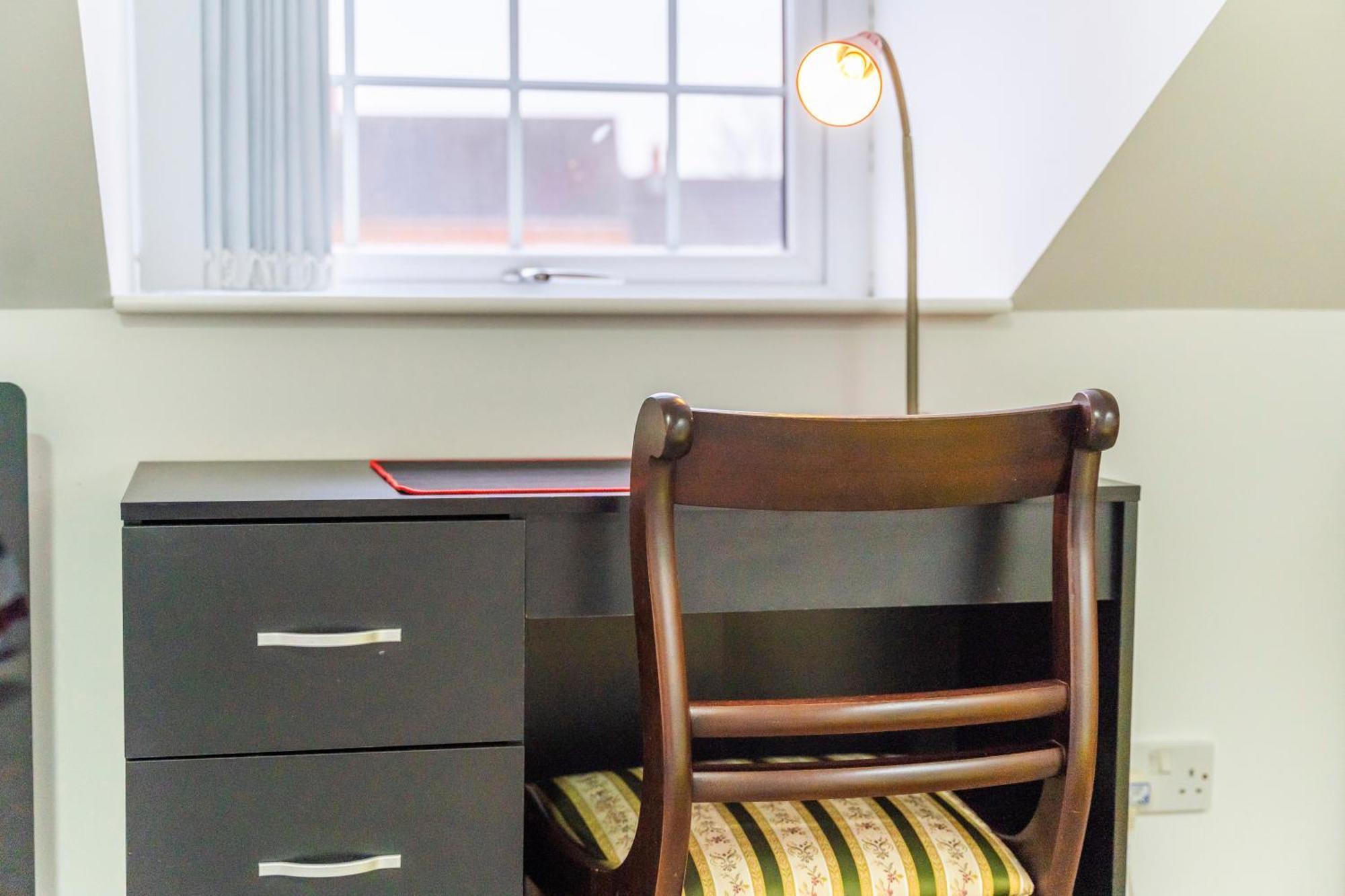 Exquisite 2-Bedroom Penthouse-Sleeps 7-Free Parking With Workstations & High-Speed Wifi Birmingham Exterior photo