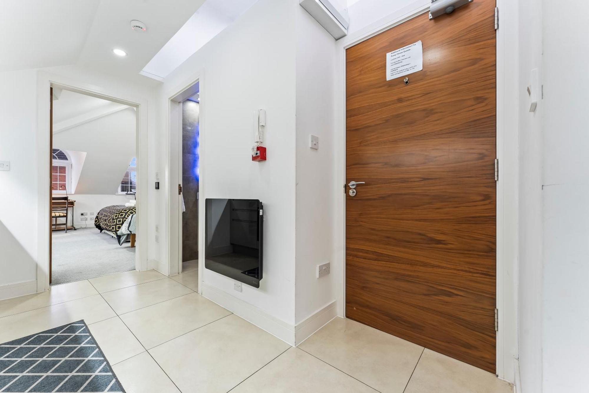 Exquisite 2-Bedroom Penthouse-Sleeps 7-Free Parking With Workstations & High-Speed Wifi Birmingham Exterior photo